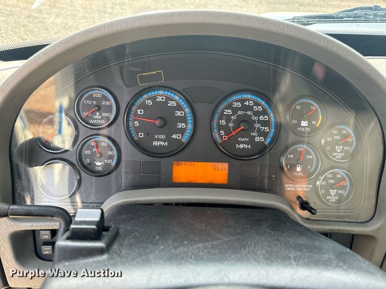 image for item DV1943 2011 International 4400 truck cab and chassis