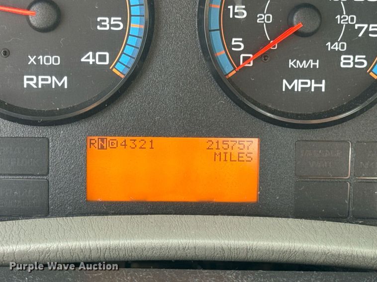 image for item DV1943 2011 International 4400 truck cab and chassis