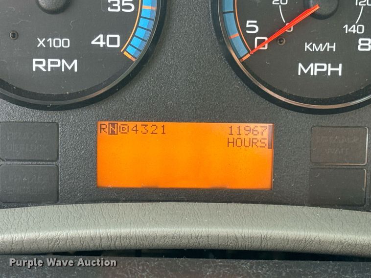 image for item DV1943 2011 International 4400 truck cab and chassis