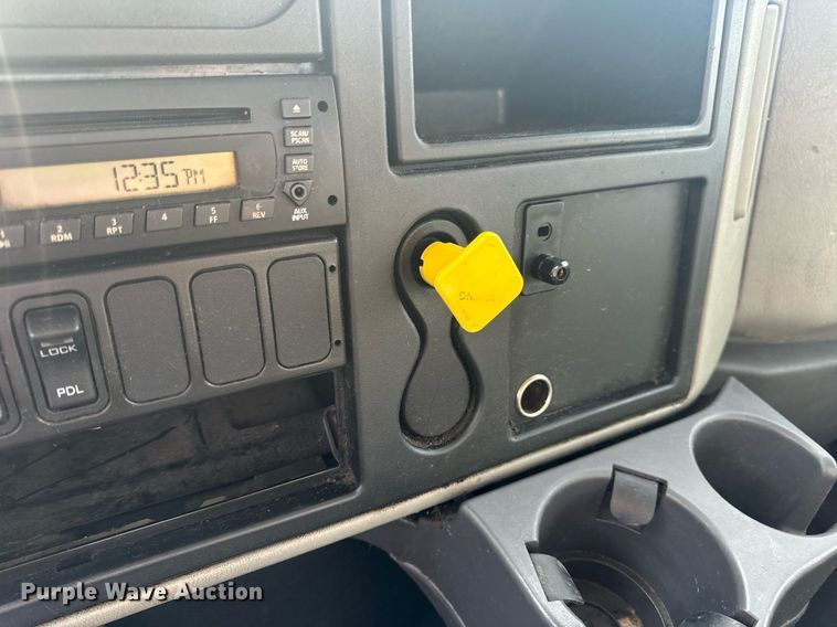 image for item DV1943 2011 International 4400 truck cab and chassis