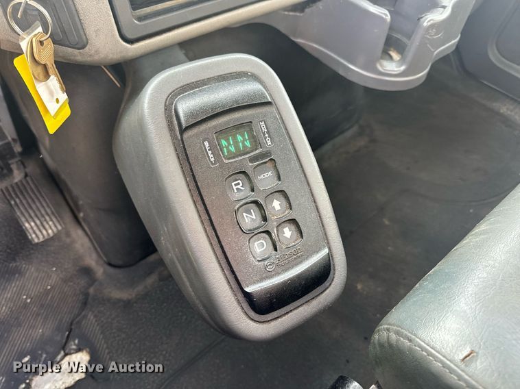 image for item DV1943 2011 International 4400 truck cab and chassis