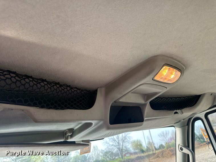 image for item DV1943 2011 International 4400 truck cab and chassis