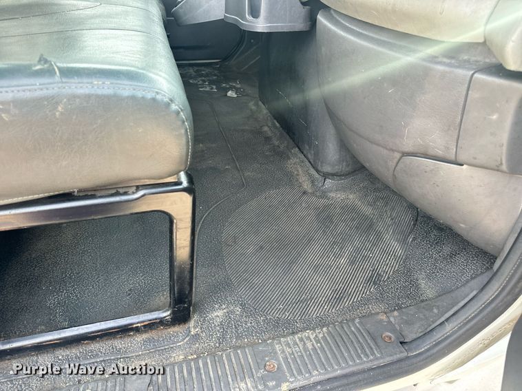 image for item DV1943 2011 International 4400 truck cab and chassis