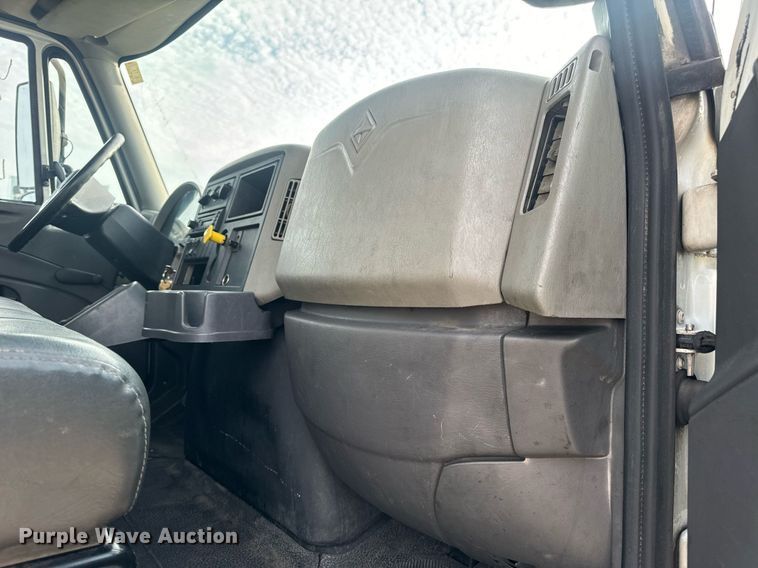 image for item DV1943 2011 International 4400 truck cab and chassis