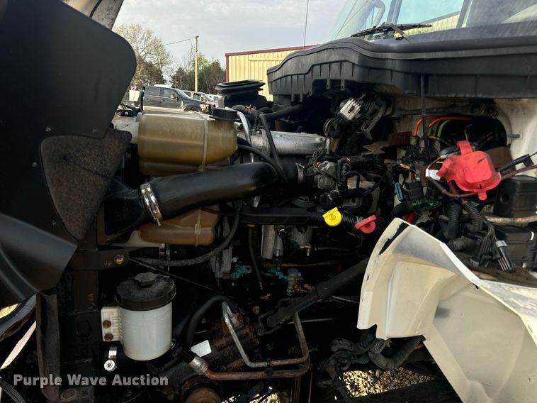 image for item DV1943 2011 International 4400 truck cab and chassis