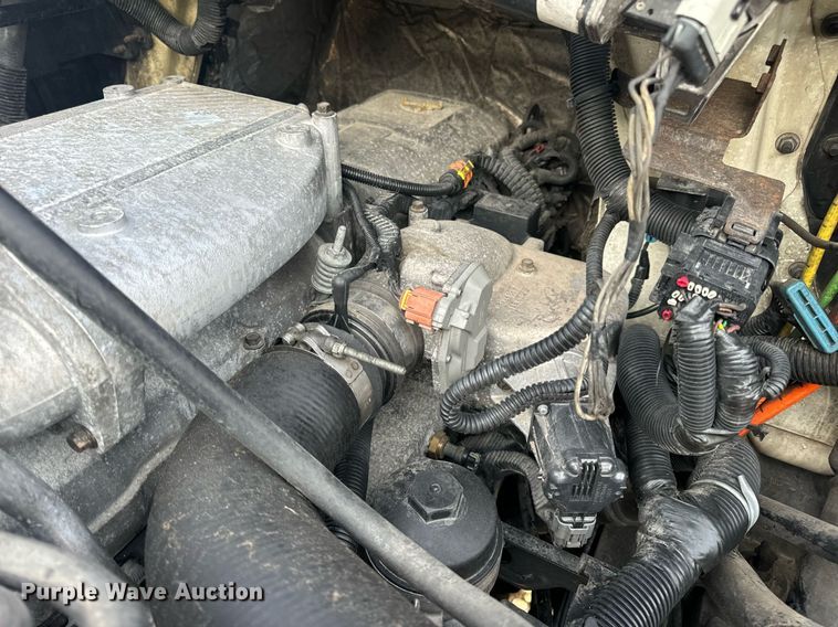 image for item DV1943 2011 International 4400 truck cab and chassis