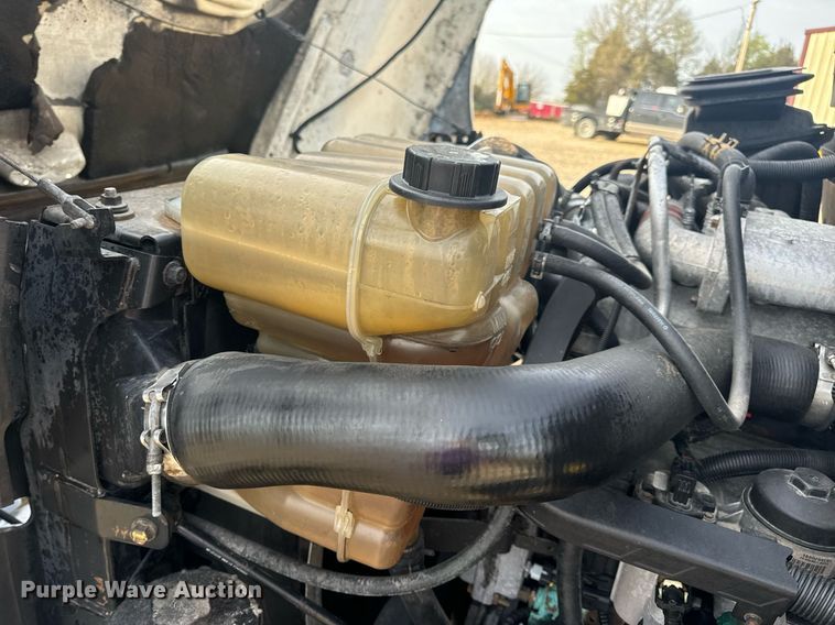 image for item DV1943 2011 International 4400 truck cab and chassis