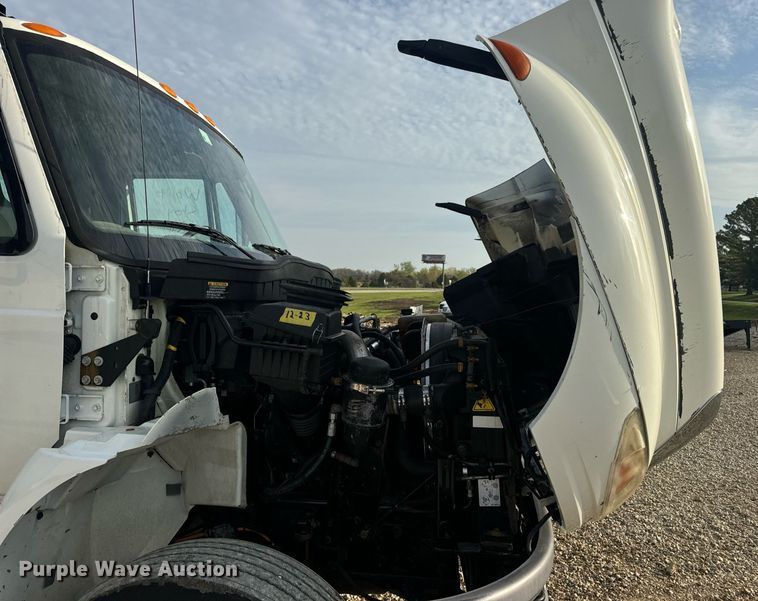 image for item DV1943 2011 International 4400 truck cab and chassis