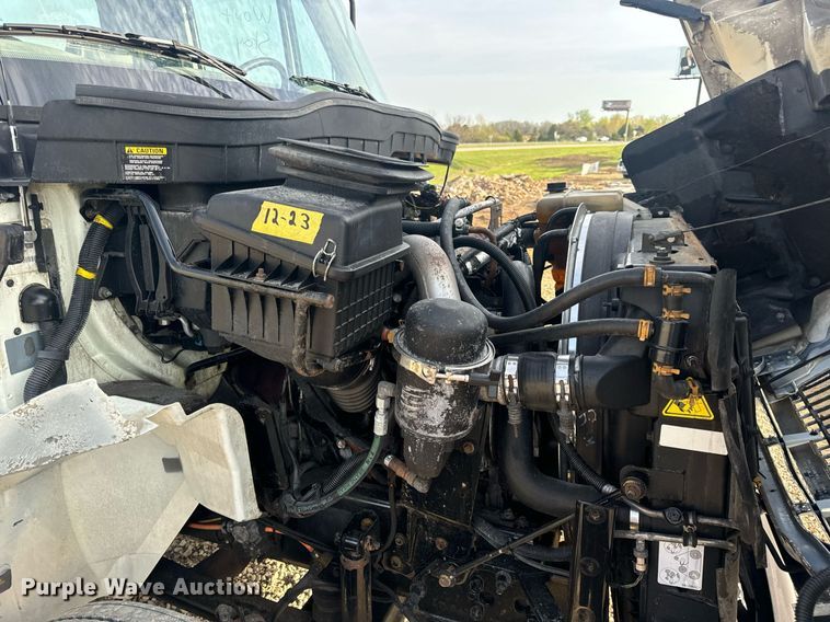 image for item DV1943 2011 International 4400 truck cab and chassis