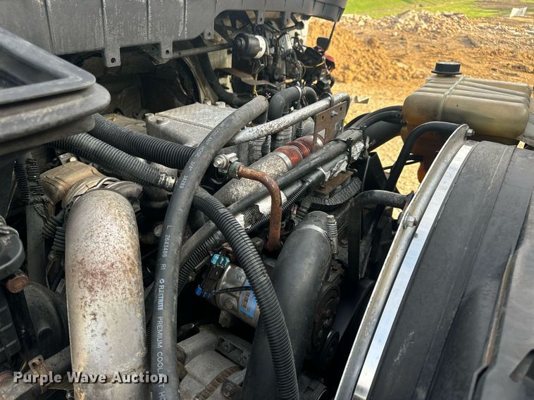 image for item DV1943 2011 International 4400 truck cab and chassis