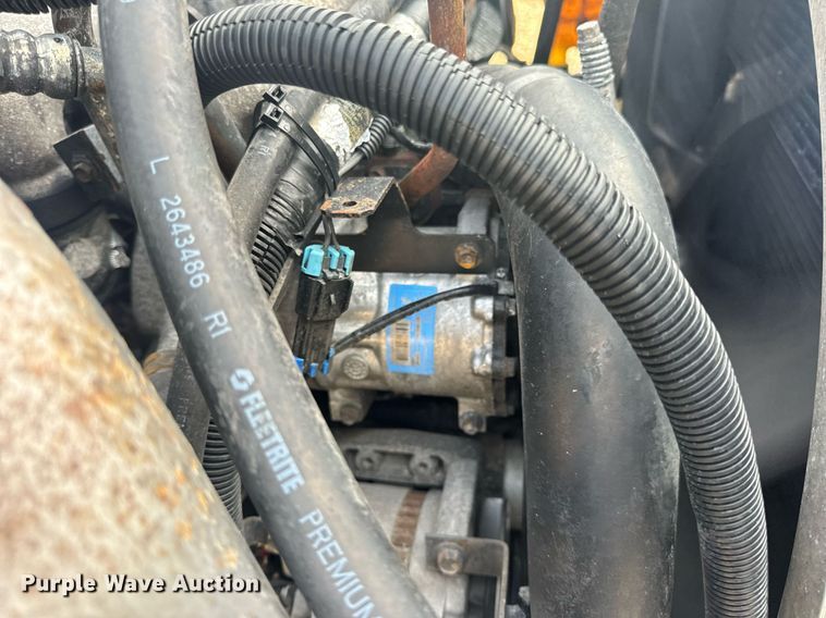 image for item DV1943 2011 International 4400 truck cab and chassis