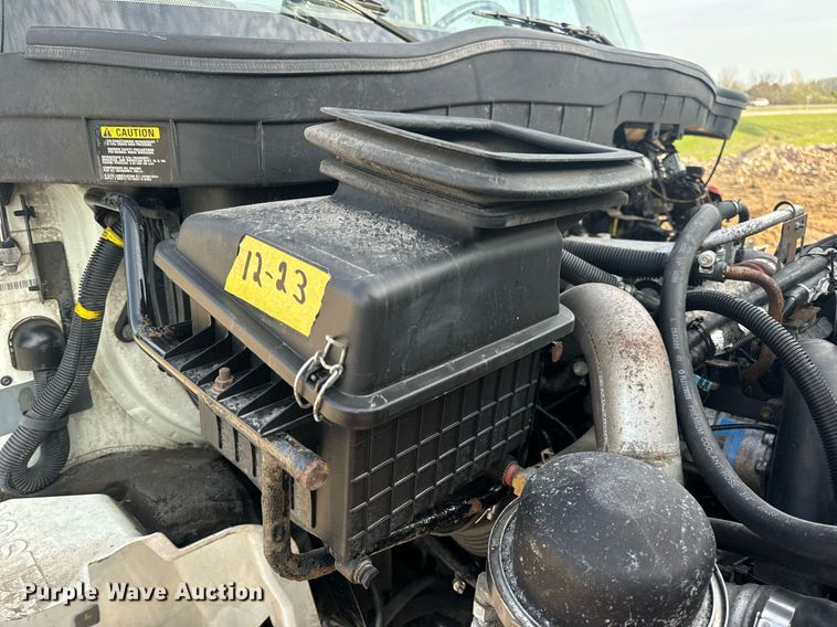 image for item DV1943 2011 International 4400 truck cab and chassis