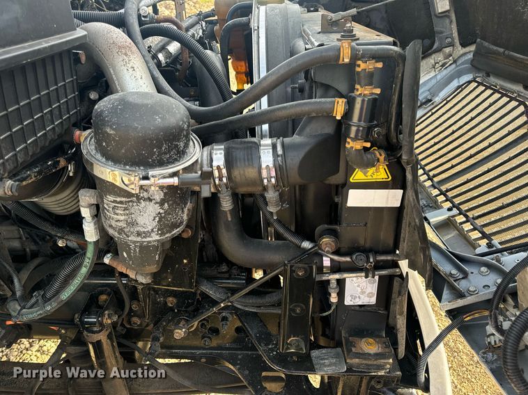 image for item DV1943 2011 International 4400 truck cab and chassis