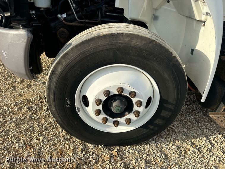 image for item DV1943 2011 International 4400 truck cab and chassis