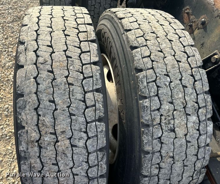 image for item DV1943 2011 International 4400 truck cab and chassis