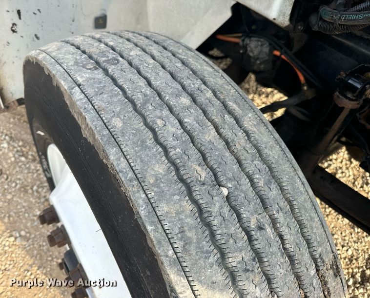 image for item DV1943 2011 International 4400 truck cab and chassis