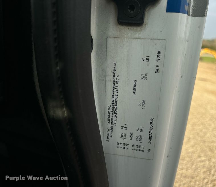 image for item DV1943 2011 International 4400 truck cab and chassis