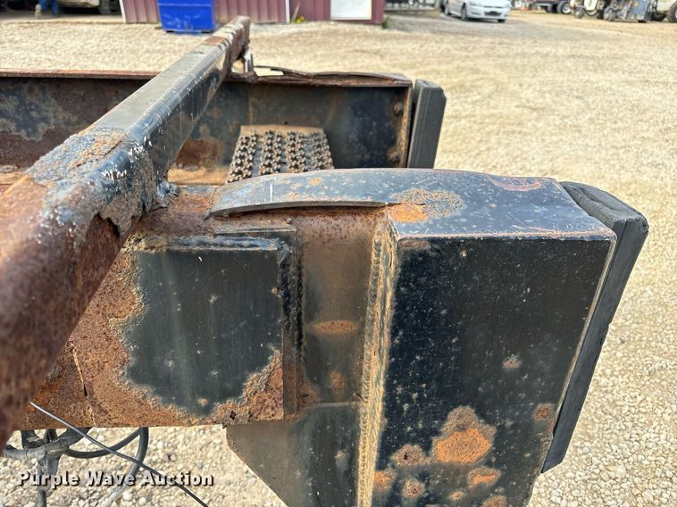 image for item DV1944 2006 International 4400 truck cab and chassis