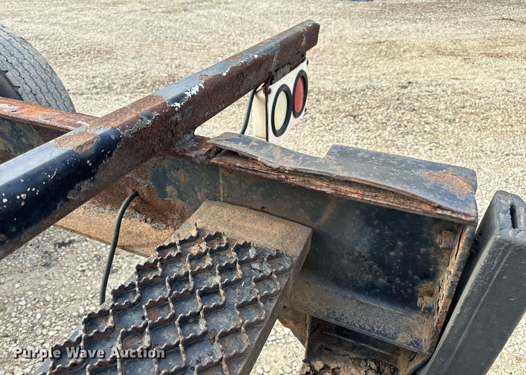 image for item DV1944 2006 International 4400 truck cab and chassis