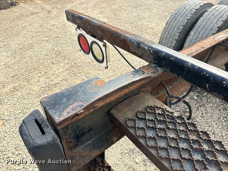 image for item DV1944 2006 International 4400 truck cab and chassis