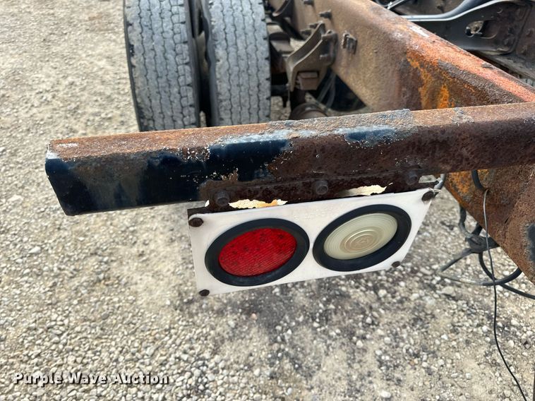 image for item DV1944 2006 International 4400 truck cab and chassis