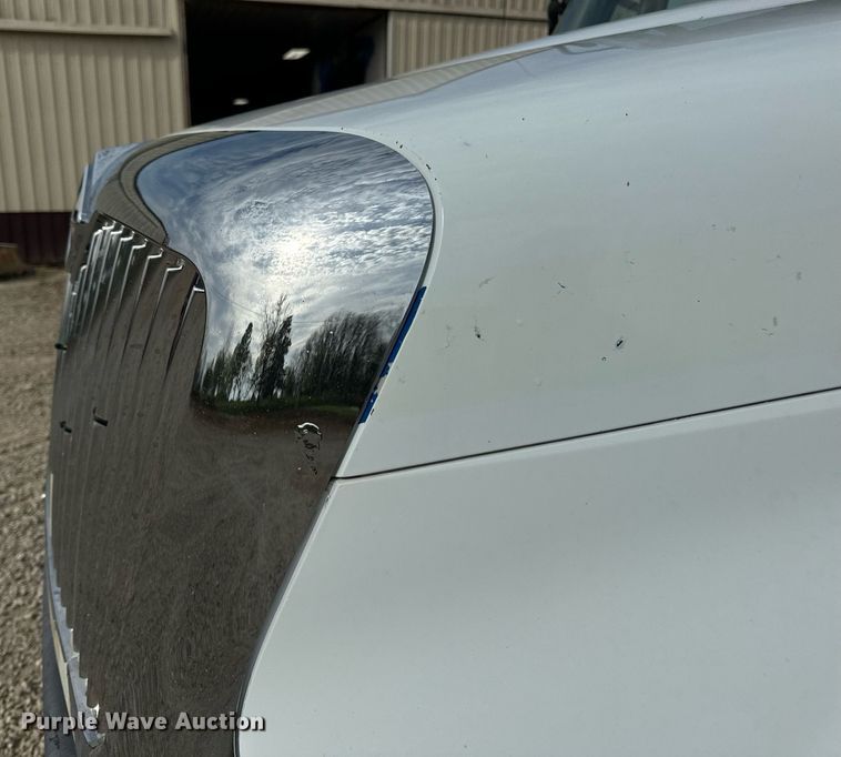 image for item DV1944 2006 International 4400 truck cab and chassis