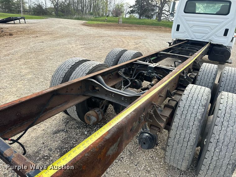 image for item DV1944 2006 International 4400 truck cab and chassis