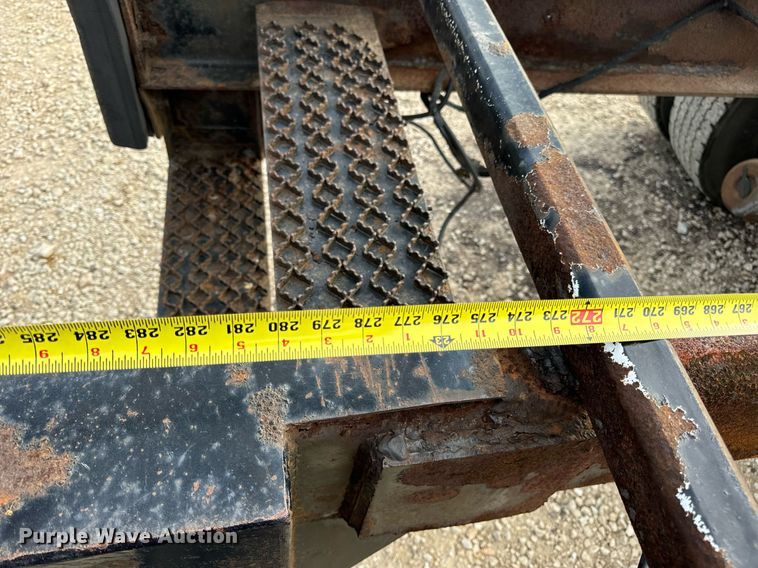 image for item DV1944 2006 International 4400 truck cab and chassis