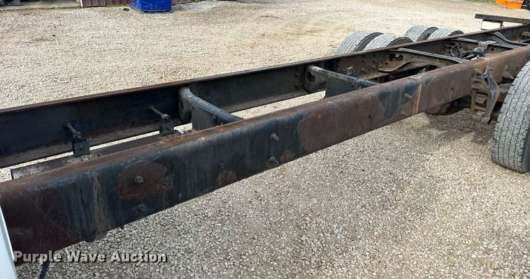 image for item DV1944 2006 International 4400 truck cab and chassis