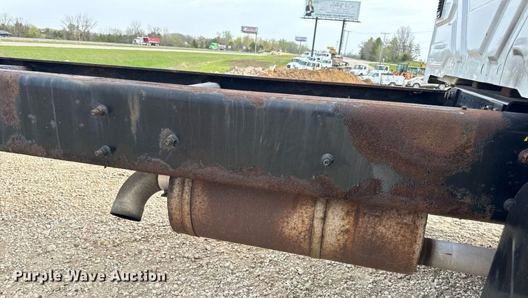 image for item DV1944 2006 International 4400 truck cab and chassis