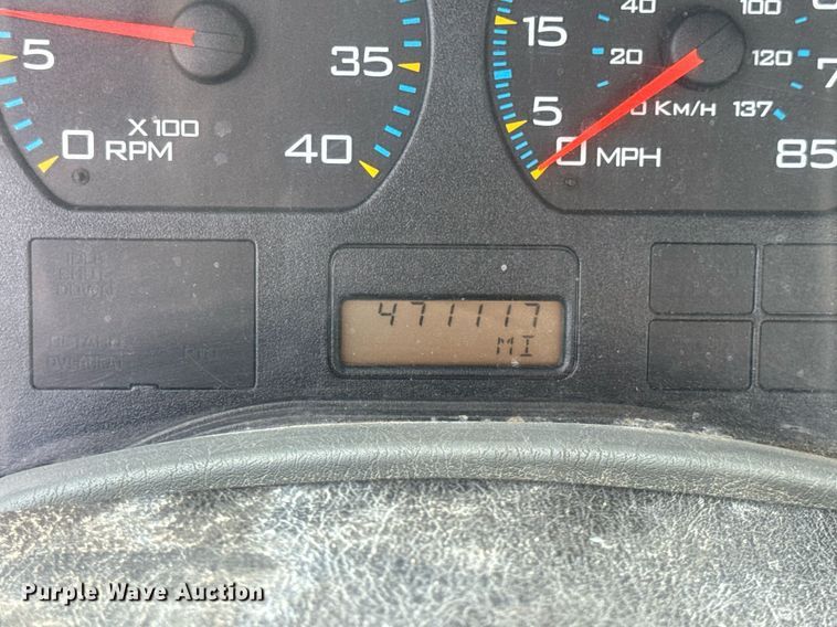 image for item DV1944 2006 International 4400 truck cab and chassis