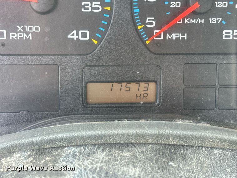 image for item DV1944 2006 International 4400 truck cab and chassis