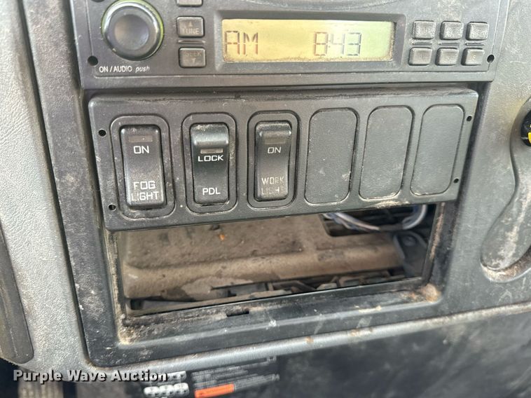 image for item DV1944 2006 International 4400 truck cab and chassis