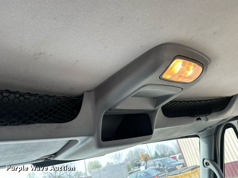 image for item DV1944 2006 International 4400 truck cab and chassis