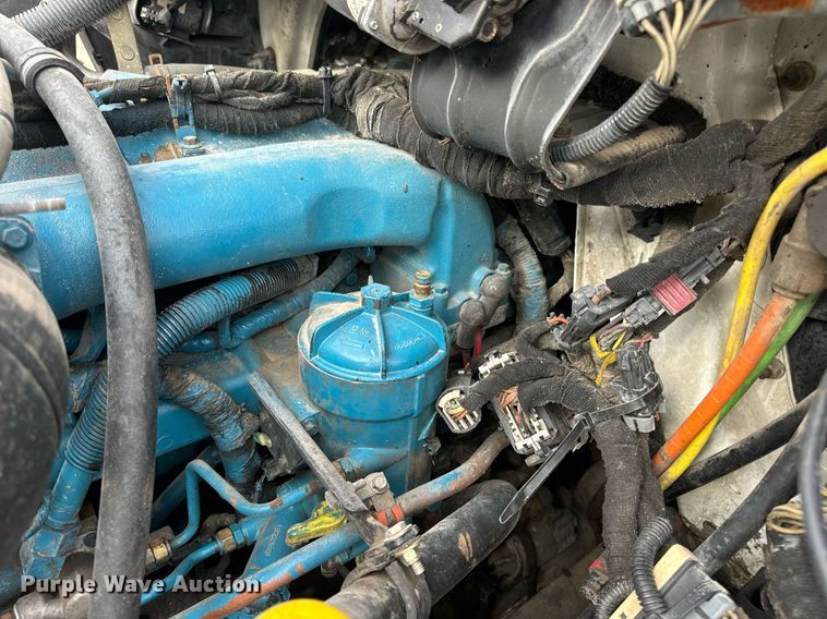 image for item DV1944 2006 International 4400 truck cab and chassis