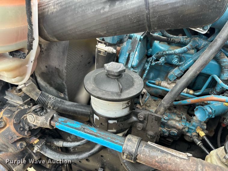 image for item DV1944 2006 International 4400 truck cab and chassis