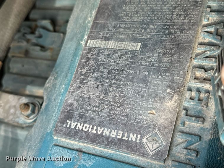 image for item DV1944 2006 International 4400 truck cab and chassis