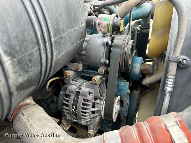 image for item DV1944 2006 International 4400 truck cab and chassis