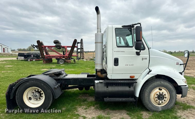 image for item DV1945 2006 International 8600 semi truck