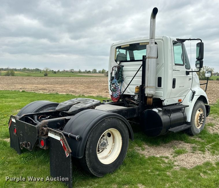 image for item DV1945 2006 International 8600 semi truck