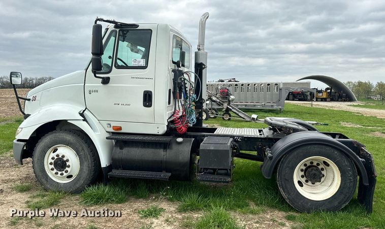 image for item DV1945 2006 International 8600 semi truck