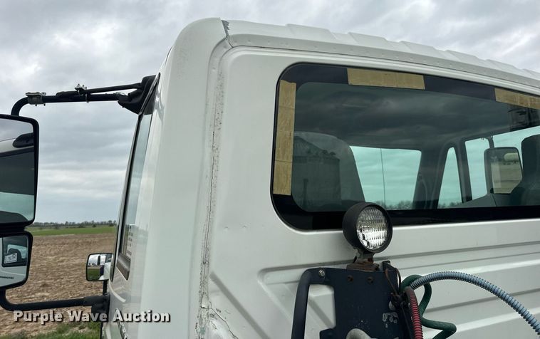 image for item DV1945 2006 International 8600 semi truck