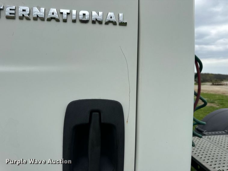 image for item DV1945 2006 International 8600 semi truck