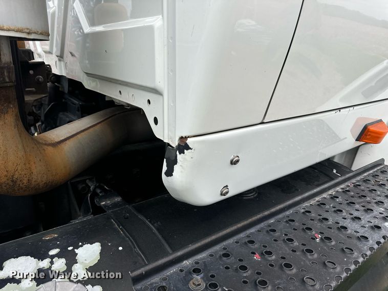 image for item DV1945 2006 International 8600 semi truck