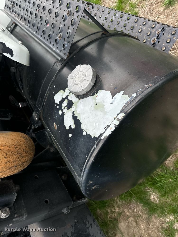 image for item DV1945 2006 International 8600 semi truck