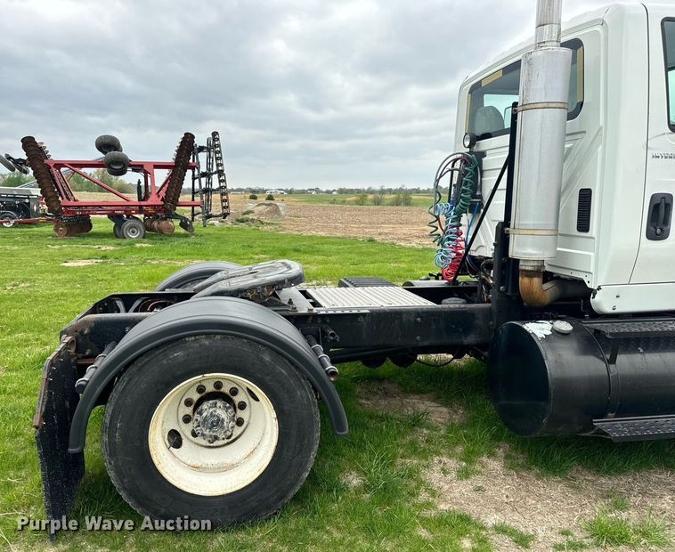 image for item DV1945 2006 International 8600 semi truck