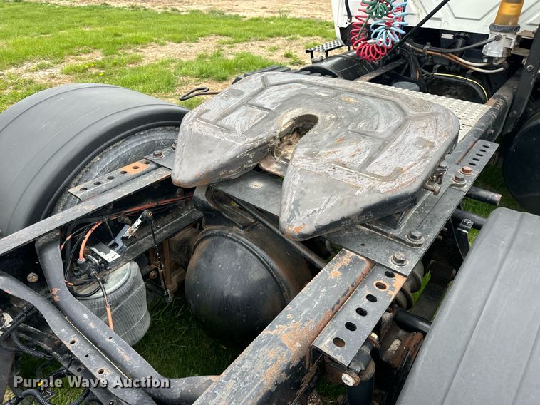 image for item DV1945 2006 International 8600 semi truck