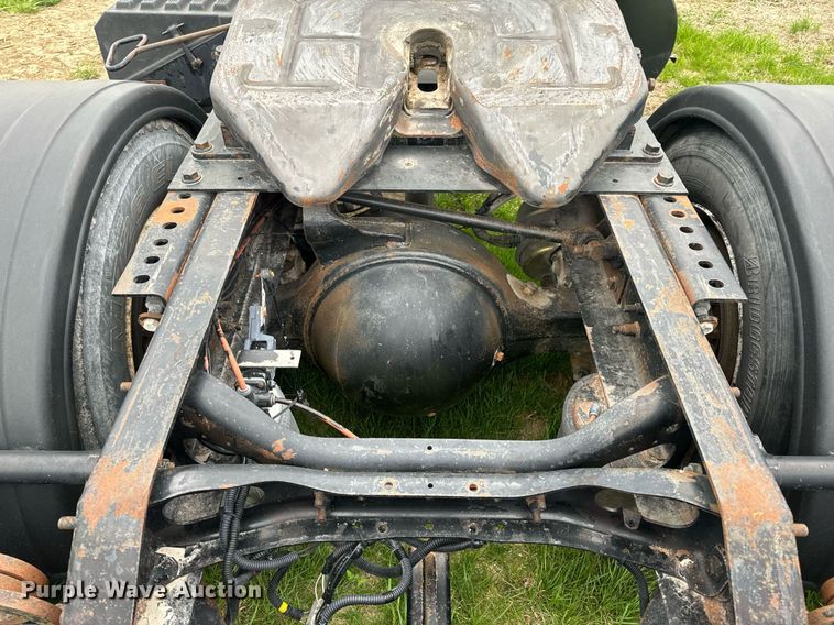 image for item DV1945 2006 International 8600 semi truck