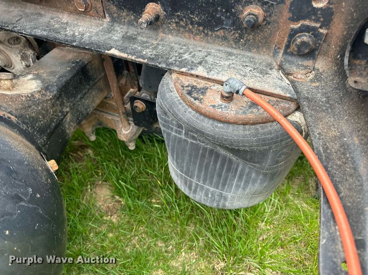 image for item DV1945 2006 International 8600 semi truck