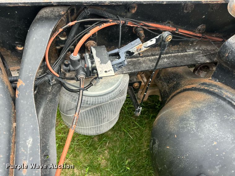 image for item DV1945 2006 International 8600 semi truck